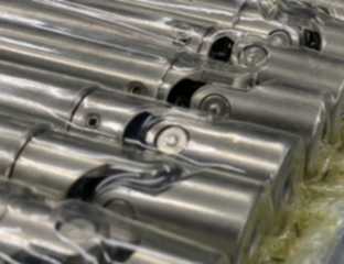 Telescopic universal joints packed in oil